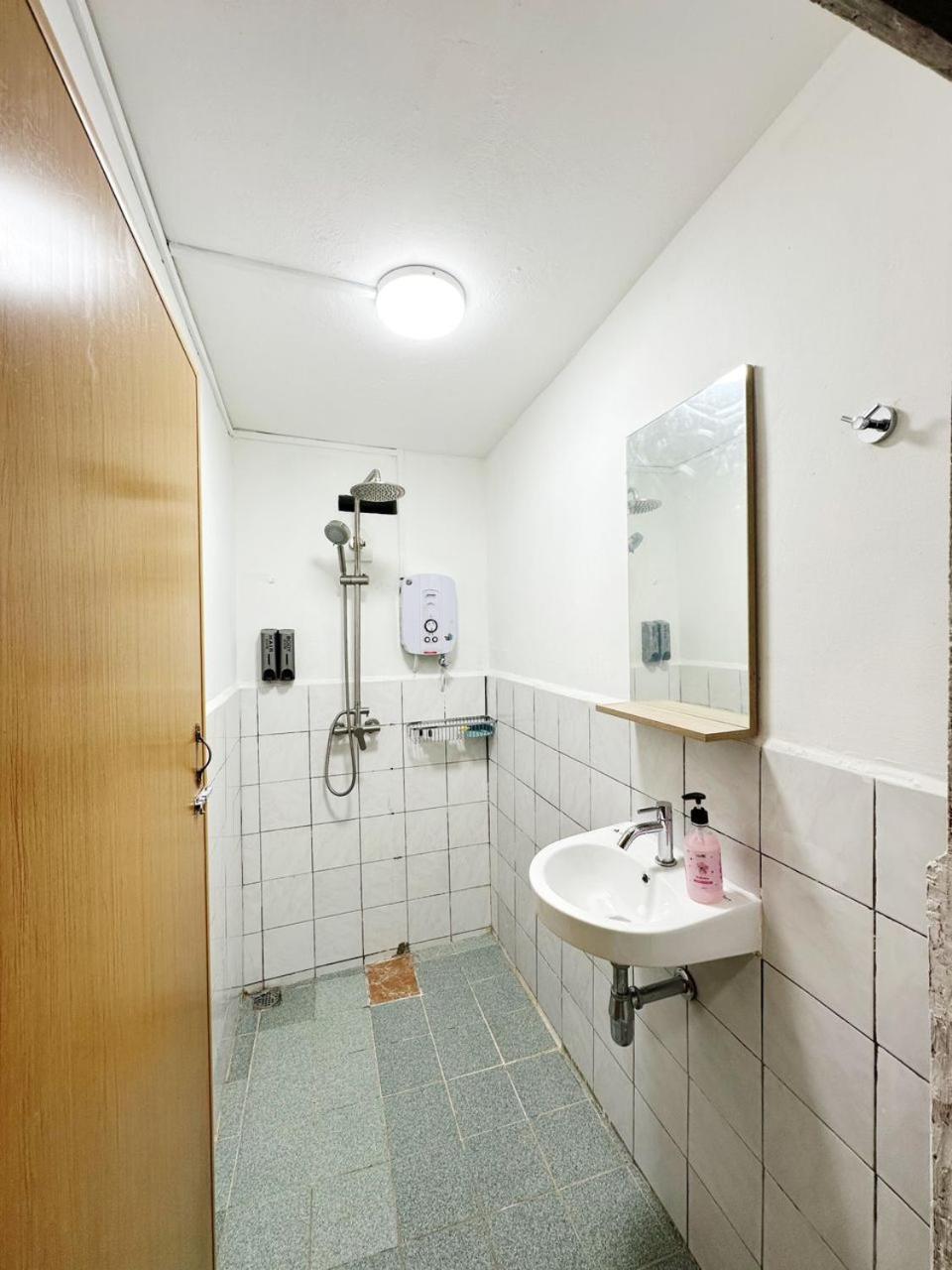 Mz Homestay Tuaran Exteriör bild
